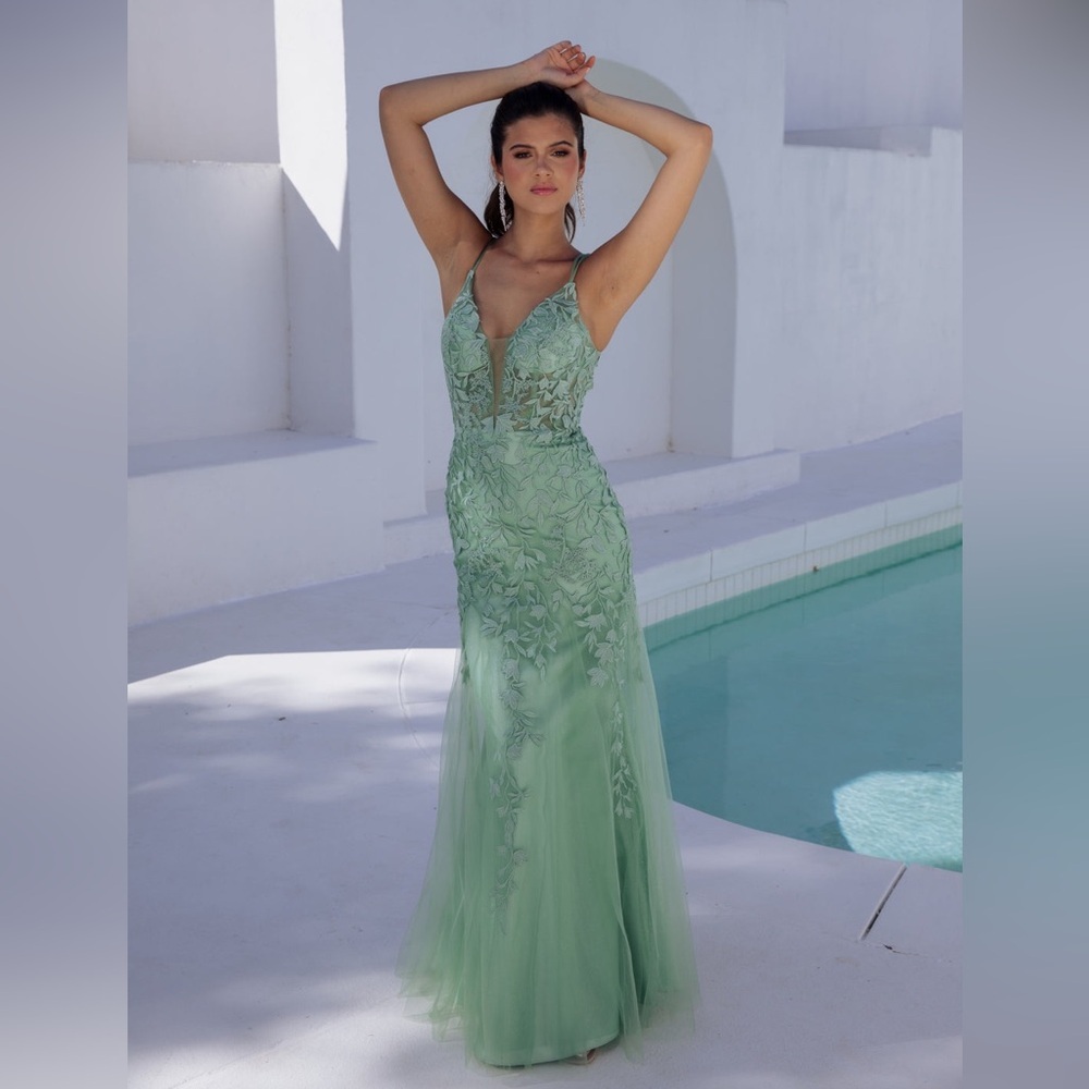 Eureka 9958 Plunging Neck Applique Fitted Mermaid Formal Prom Gown Sage Green XS